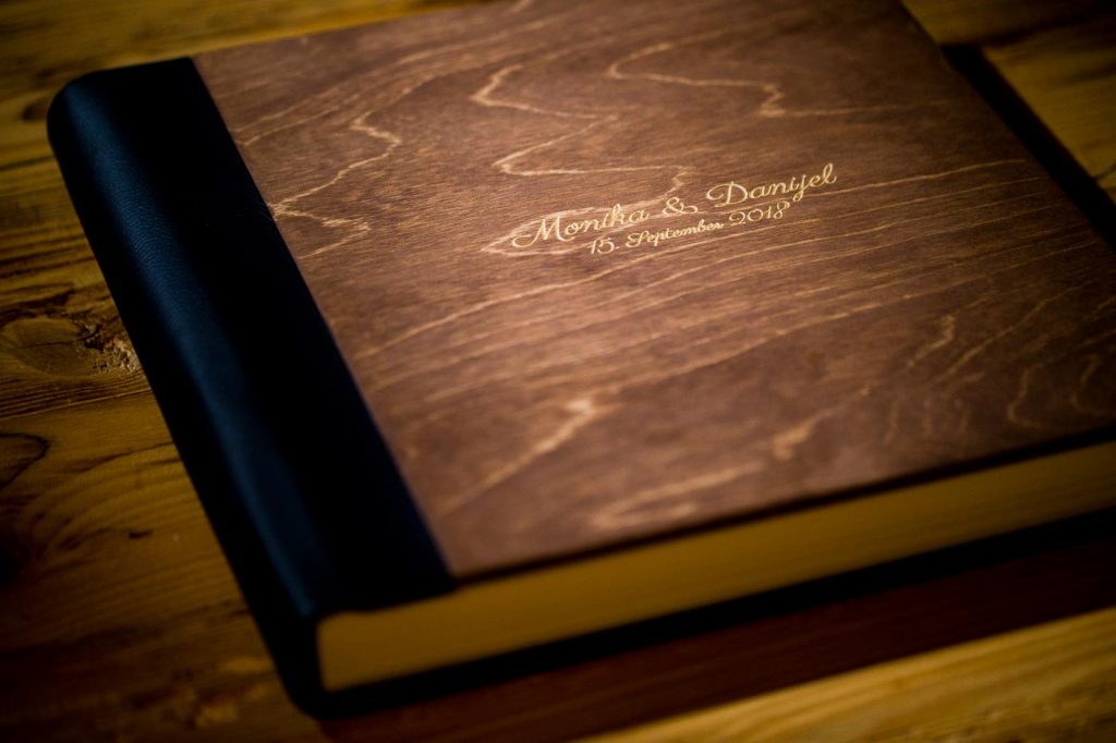 Hochzeitsbuch in Holzeinband